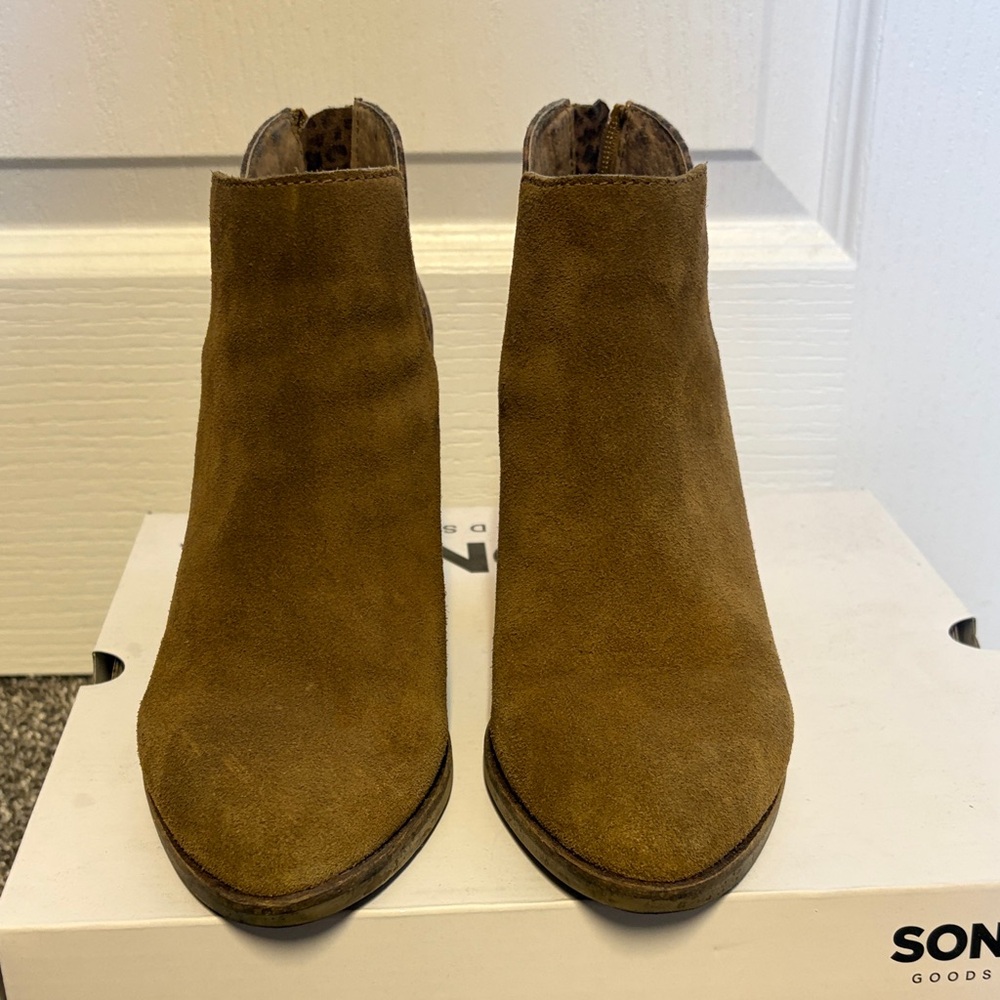 Brown Suede Booties with a cheetah print heels design
